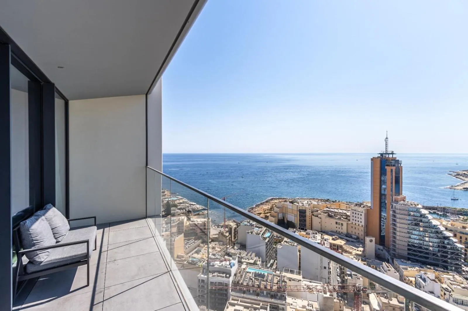 25Th Floor Mercury Apartment Saint Julian's 0*,